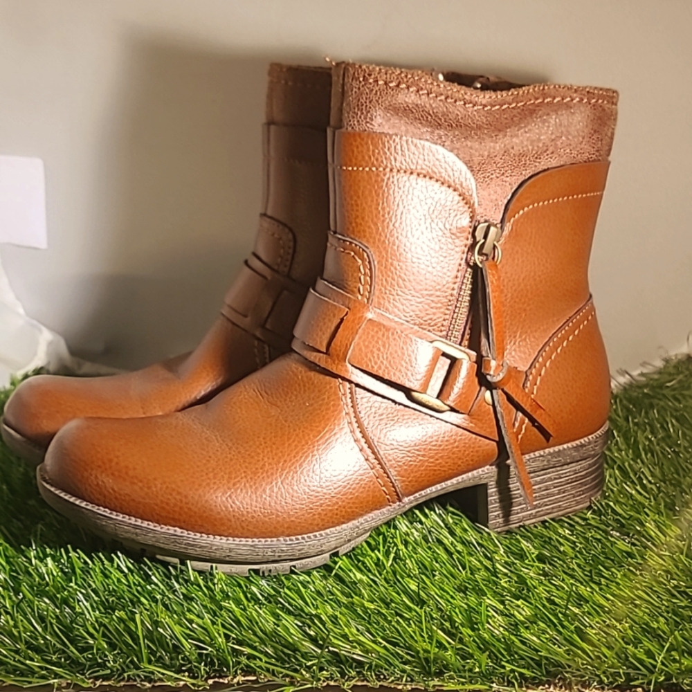 Clarks Brown Leather  Booties Women's Size